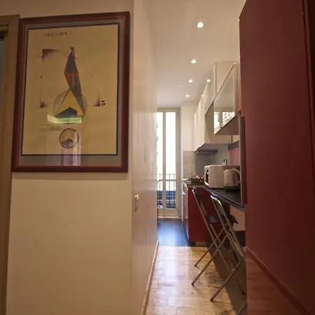 Piramide House *