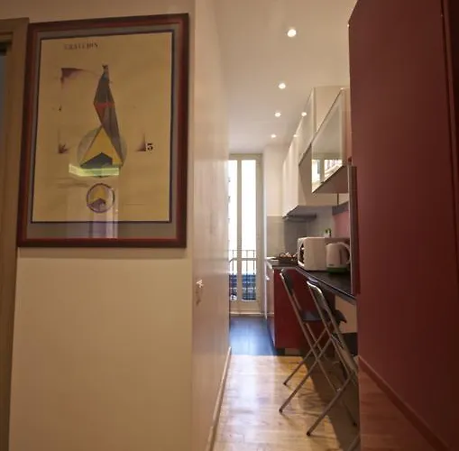 皮拉米蒂公寓 *